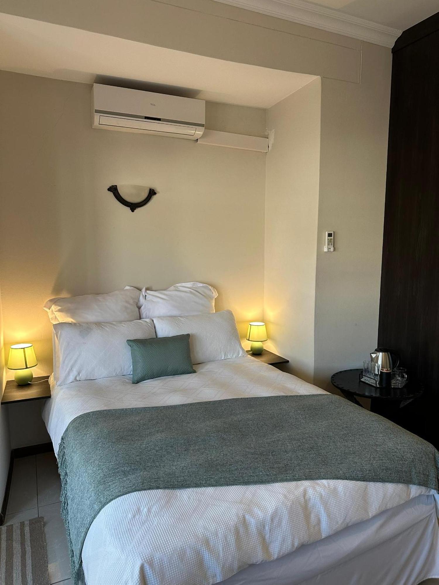 Cora'S Boutique Bed & Breakfast Swakopmund Rum bild